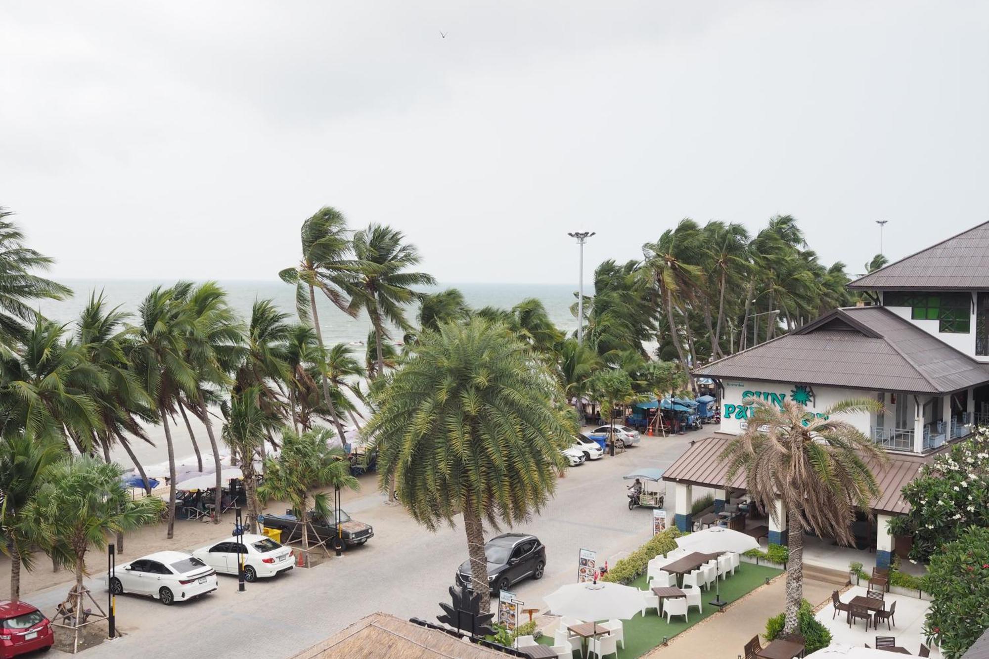 The Beach Bangsaen By Thanthita Next To Wonnapa Beach Free Disney Plus Extérieur photo