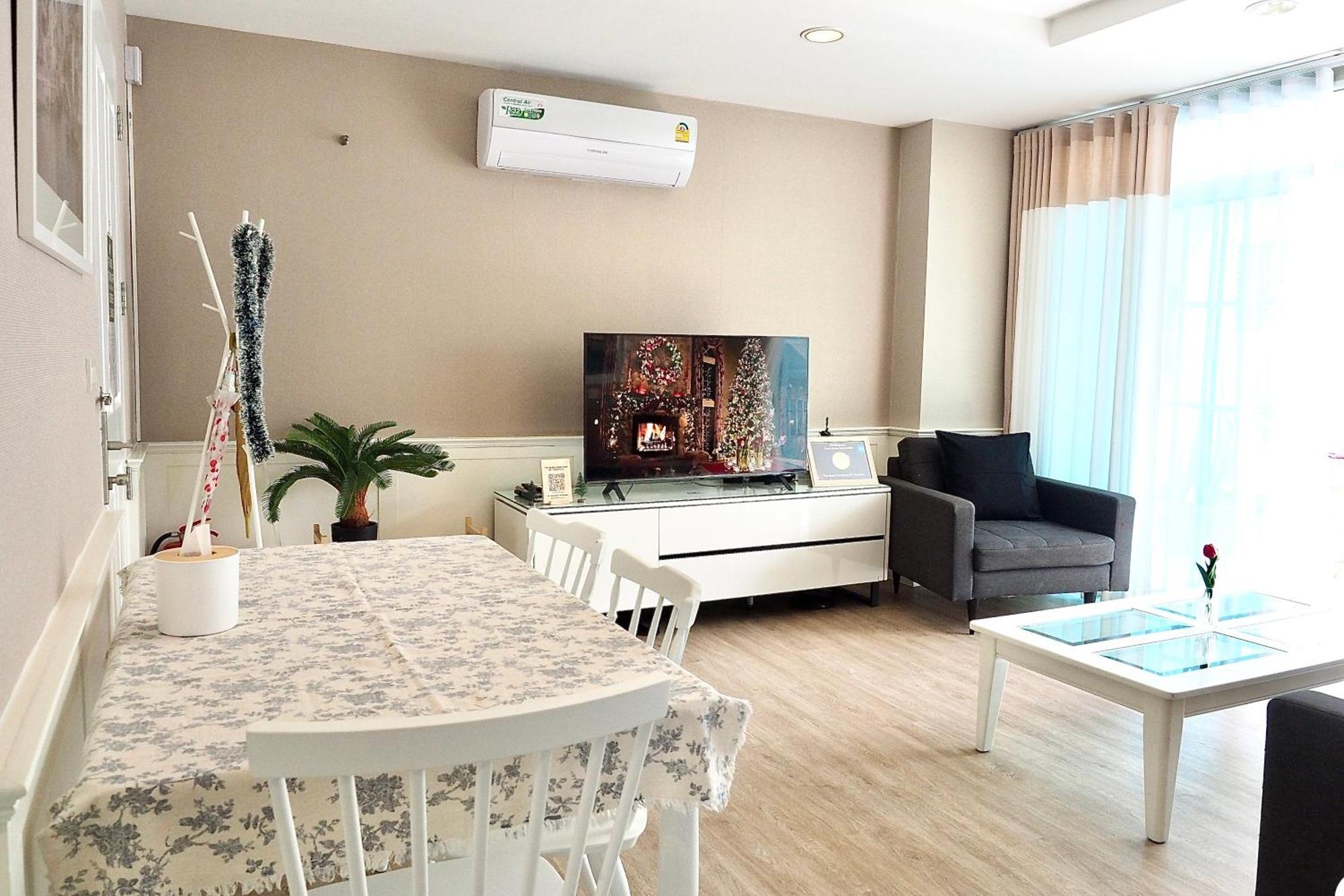 The Beach Bangsaen By Thanthita Next To Wonnapa Beach Free Disney Plus Extérieur photo
