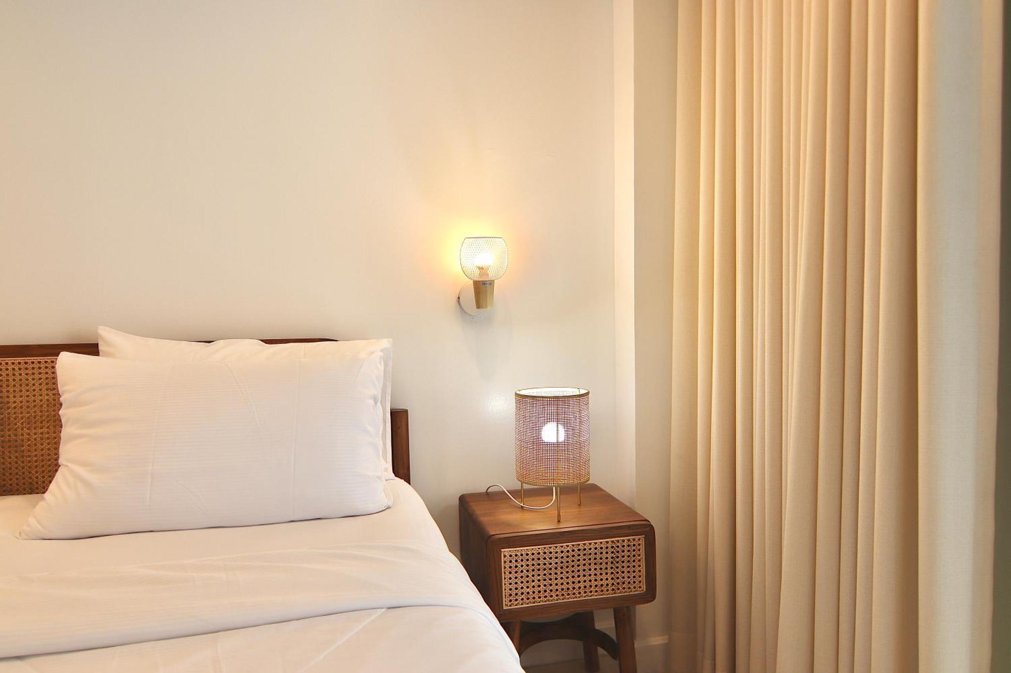 The Beach Bangsaen By Thanthita Next To Wonnapa Beach Free Disney Plus Extérieur photo