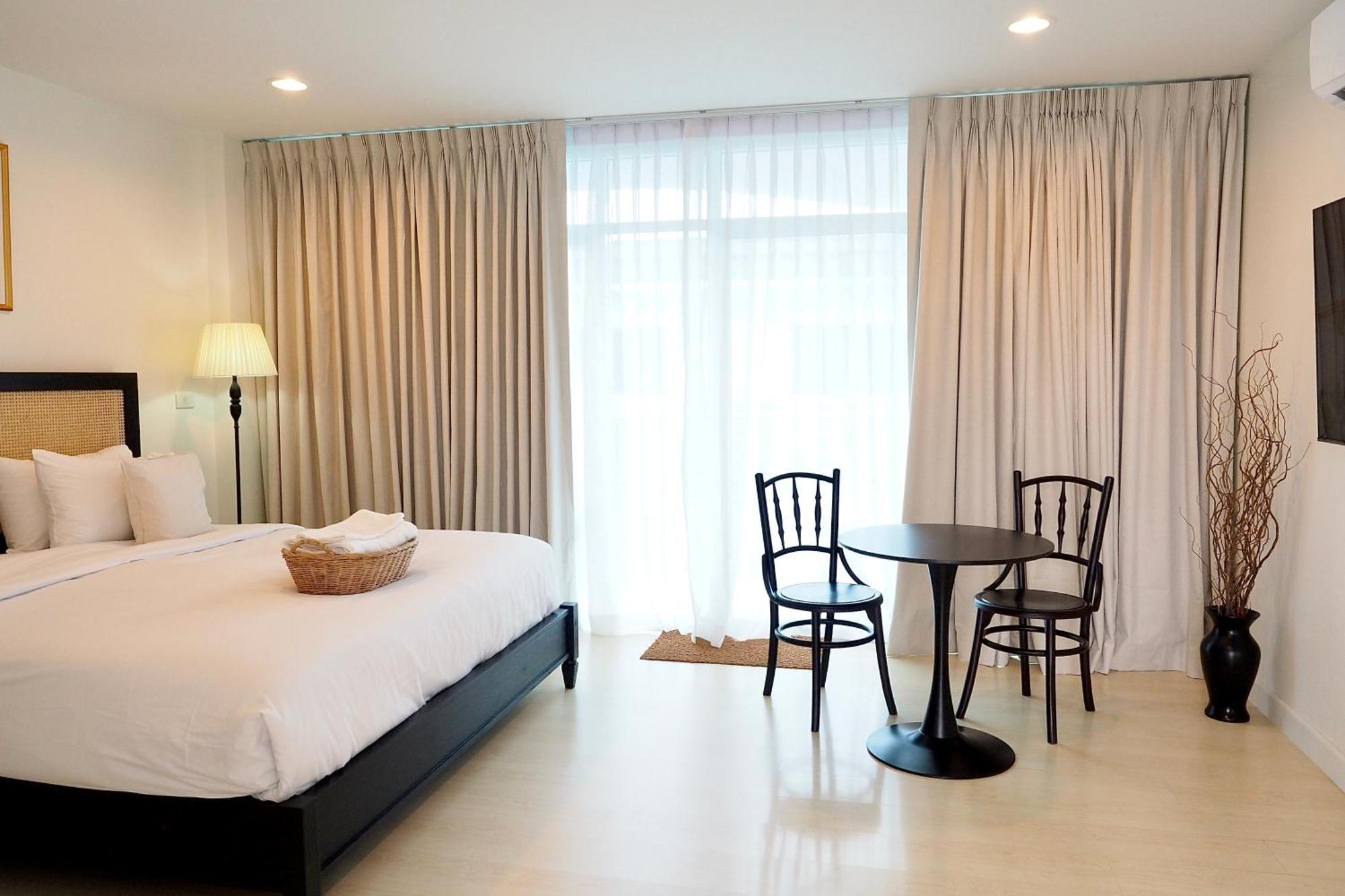 The Beach Bangsaen By Thanthita Next To Wonnapa Beach Free Disney Plus Extérieur photo