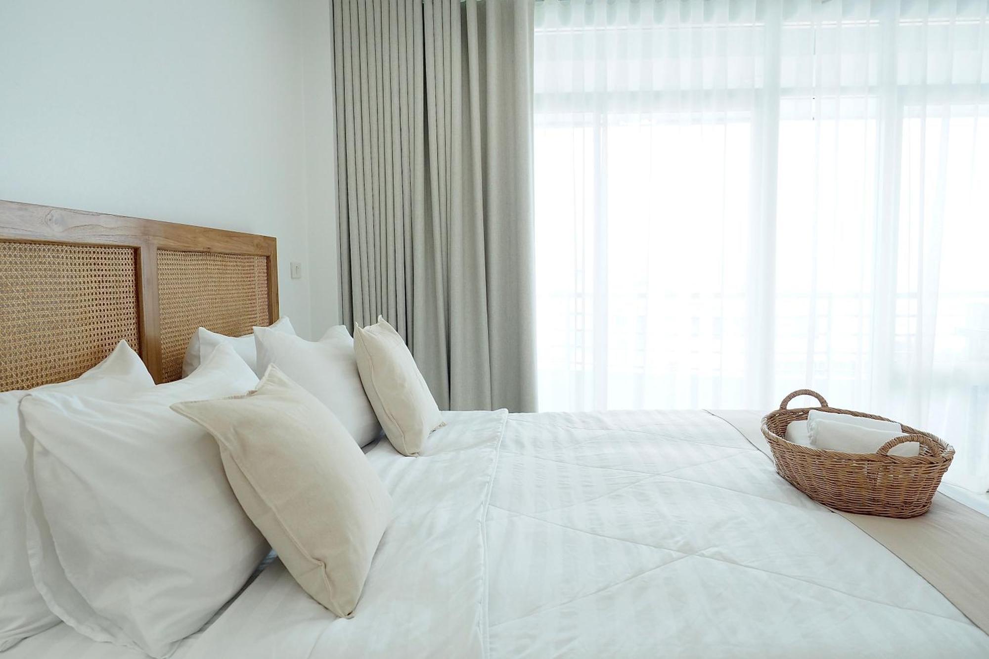 The Beach Bangsaen By Thanthita Next To Wonnapa Beach Free Disney Plus Extérieur photo