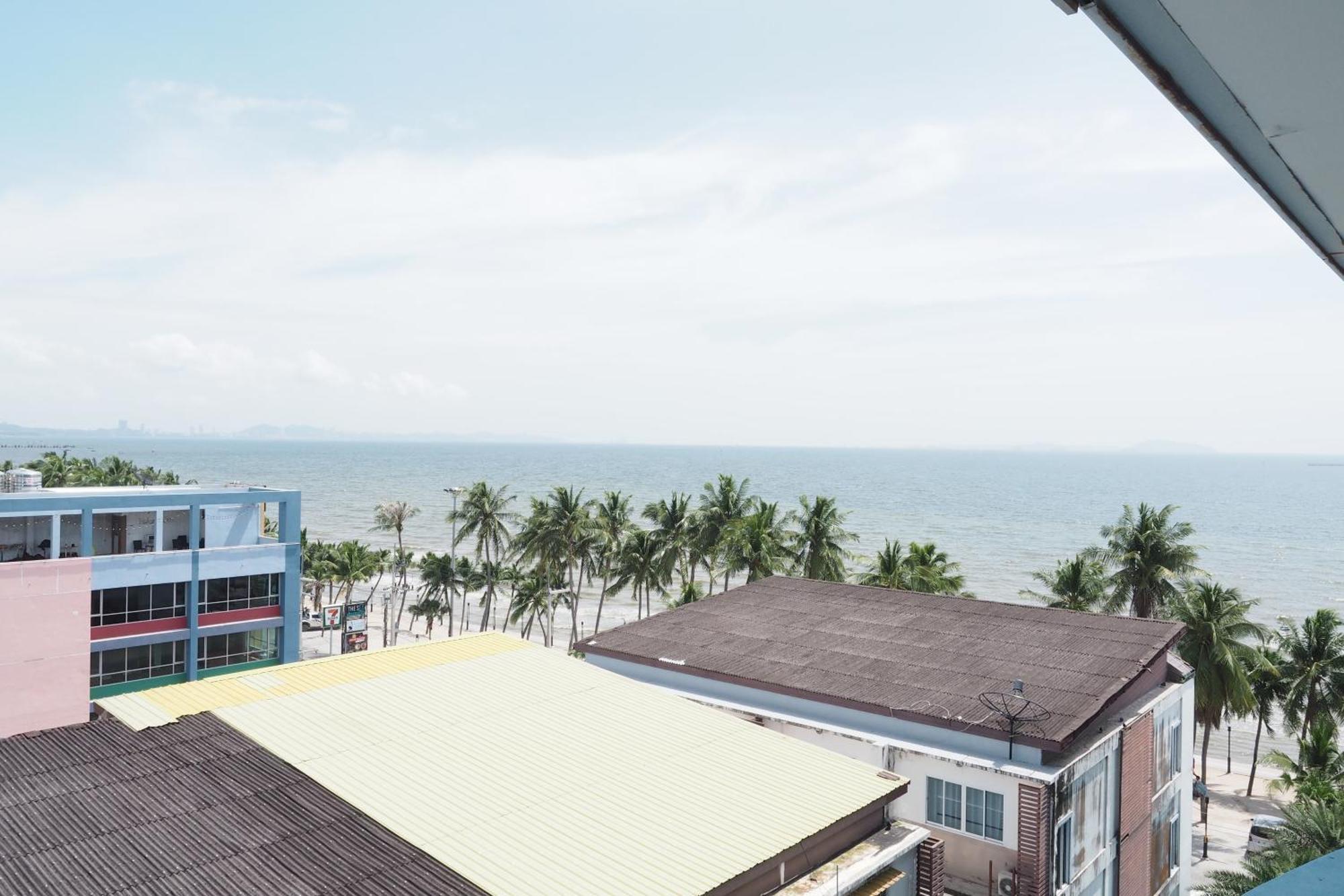 The Beach Bangsaen By Thanthita Next To Wonnapa Beach Free Disney Plus Extérieur photo