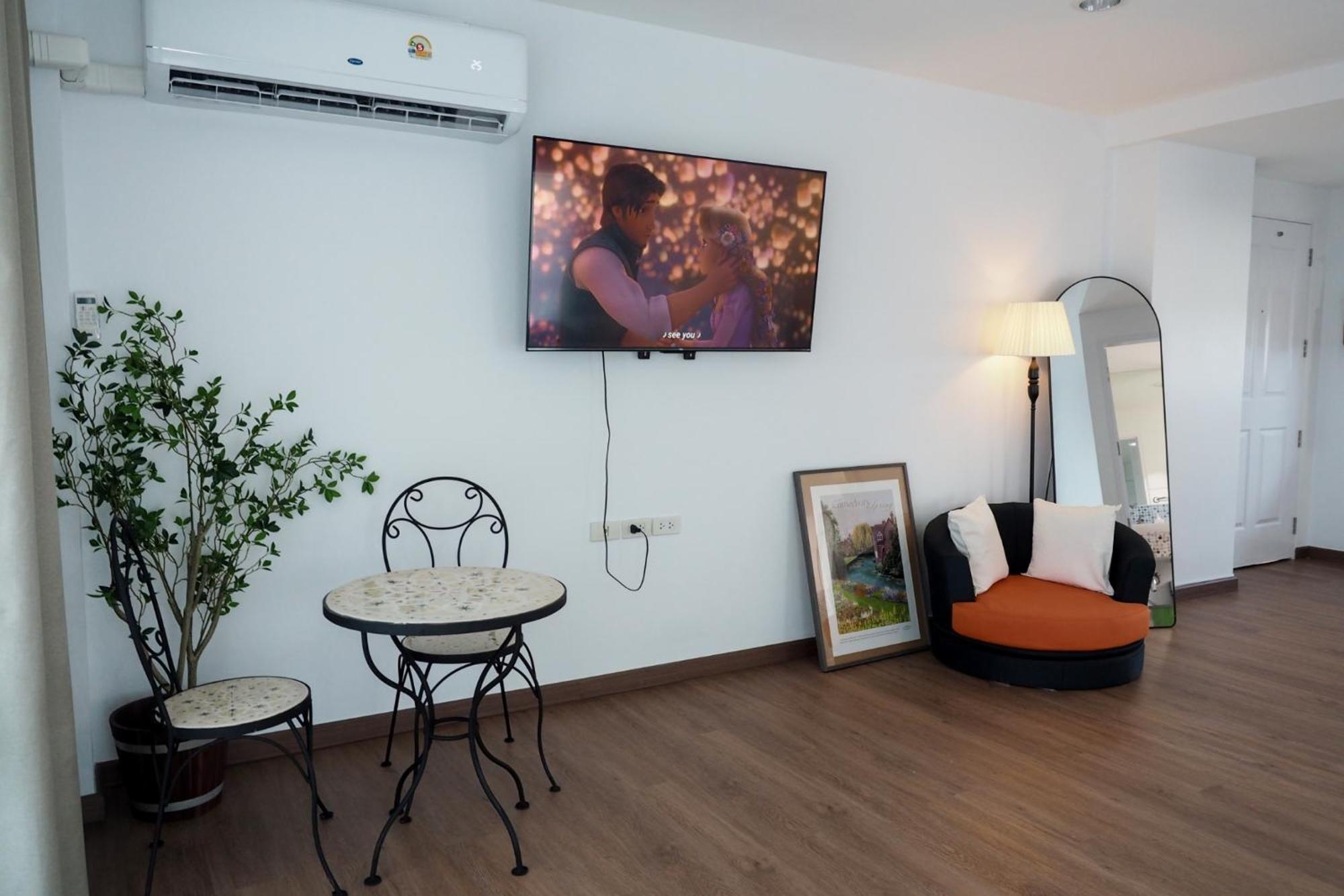 The Beach Bangsaen By Thanthita Next To Wonnapa Beach Free Disney Plus Extérieur photo