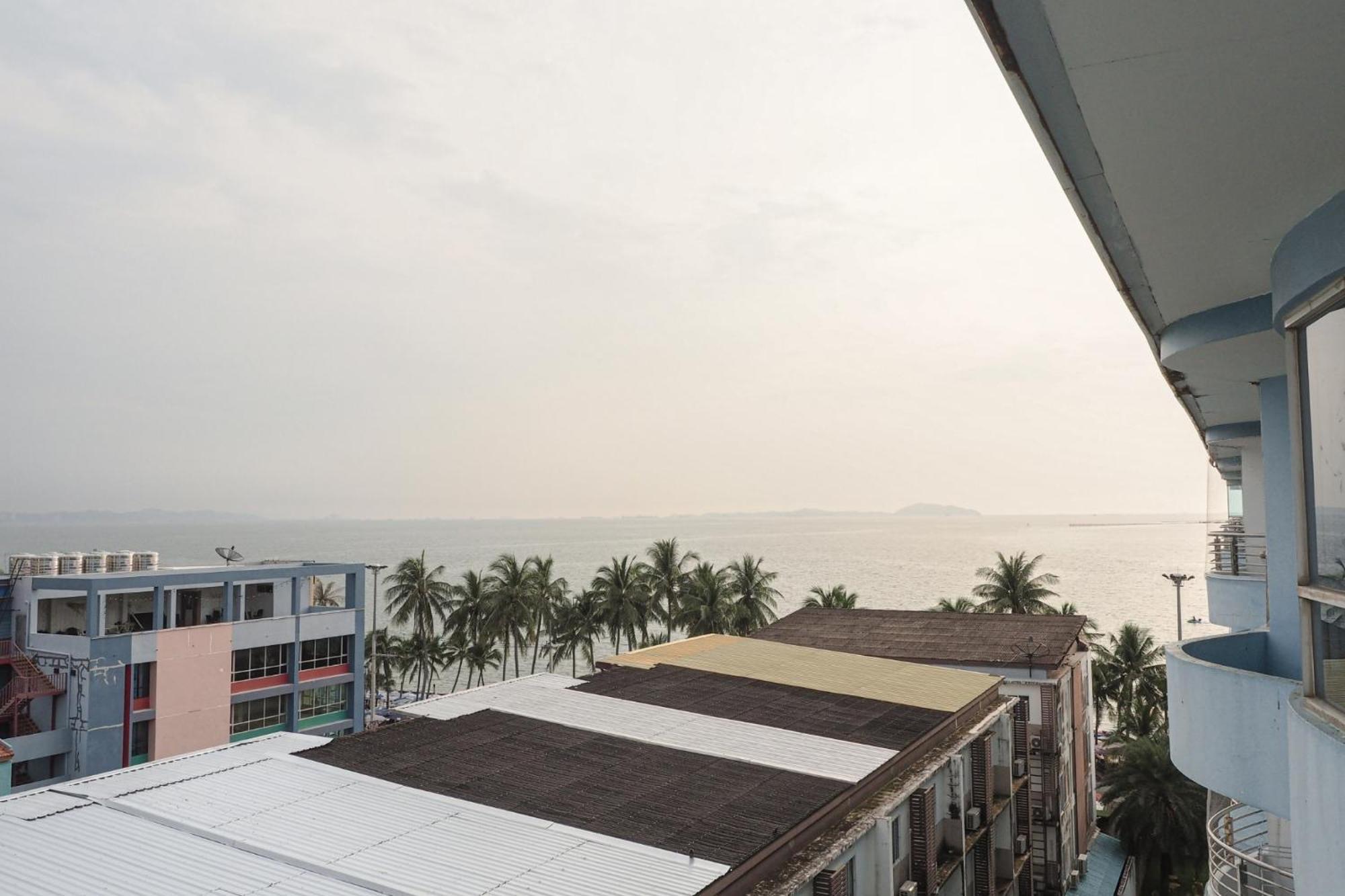 The Beach Bangsaen By Thanthita Next To Wonnapa Beach Free Disney Plus Extérieur photo