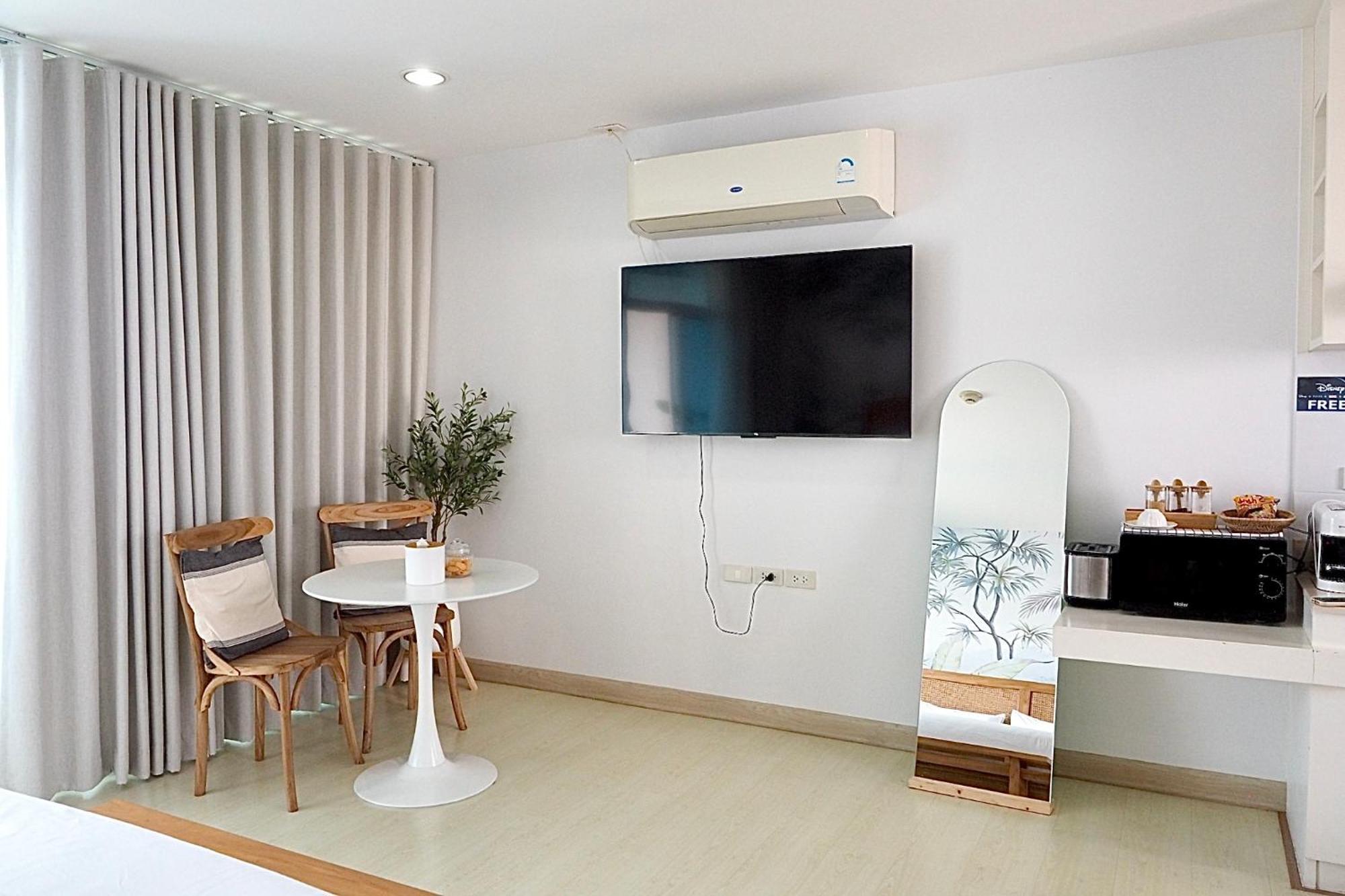 The Beach Bangsaen By Thanthita Next To Wonnapa Beach Free Disney Plus Extérieur photo